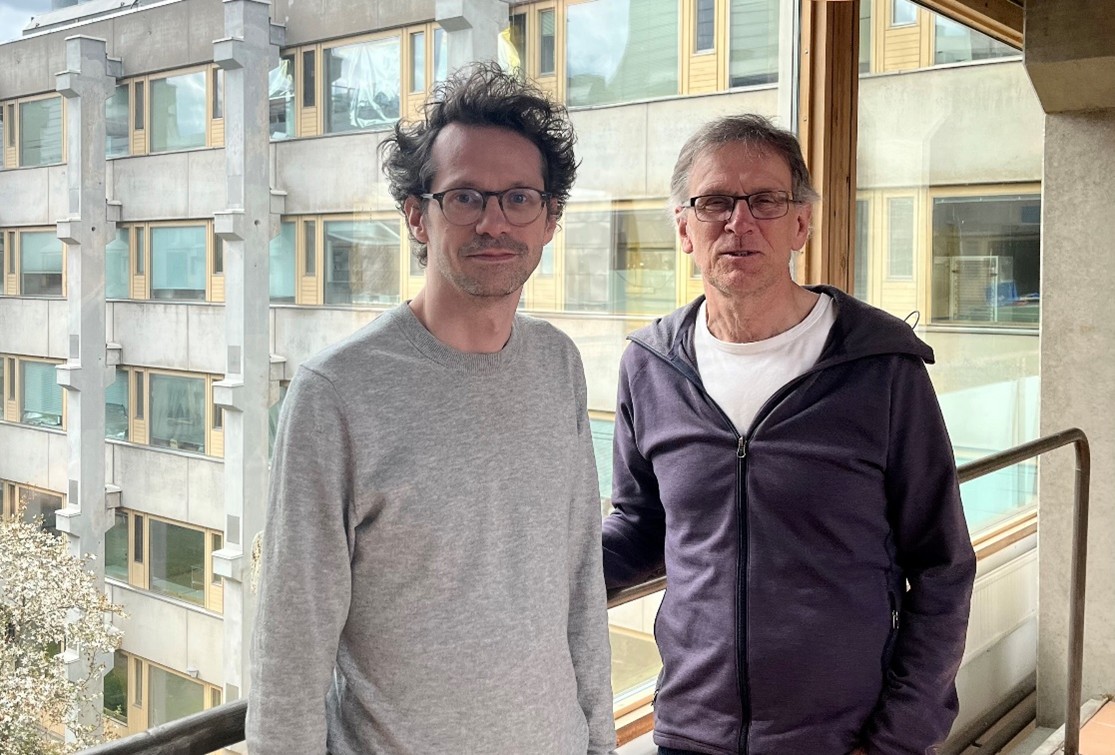 Associate professor Tom Willhammar and Professor Gunnar Svensson Picture of Associate professor Tom Willhammar and Professor Gunnar Svensson